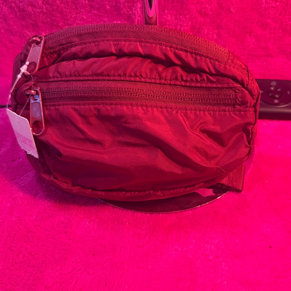 🏷️ - NWT Pink Nylon Fanny Pack ( Burgundy)